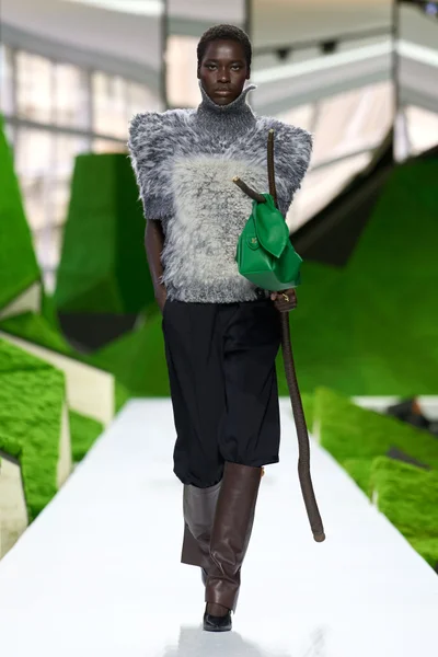 Look 9